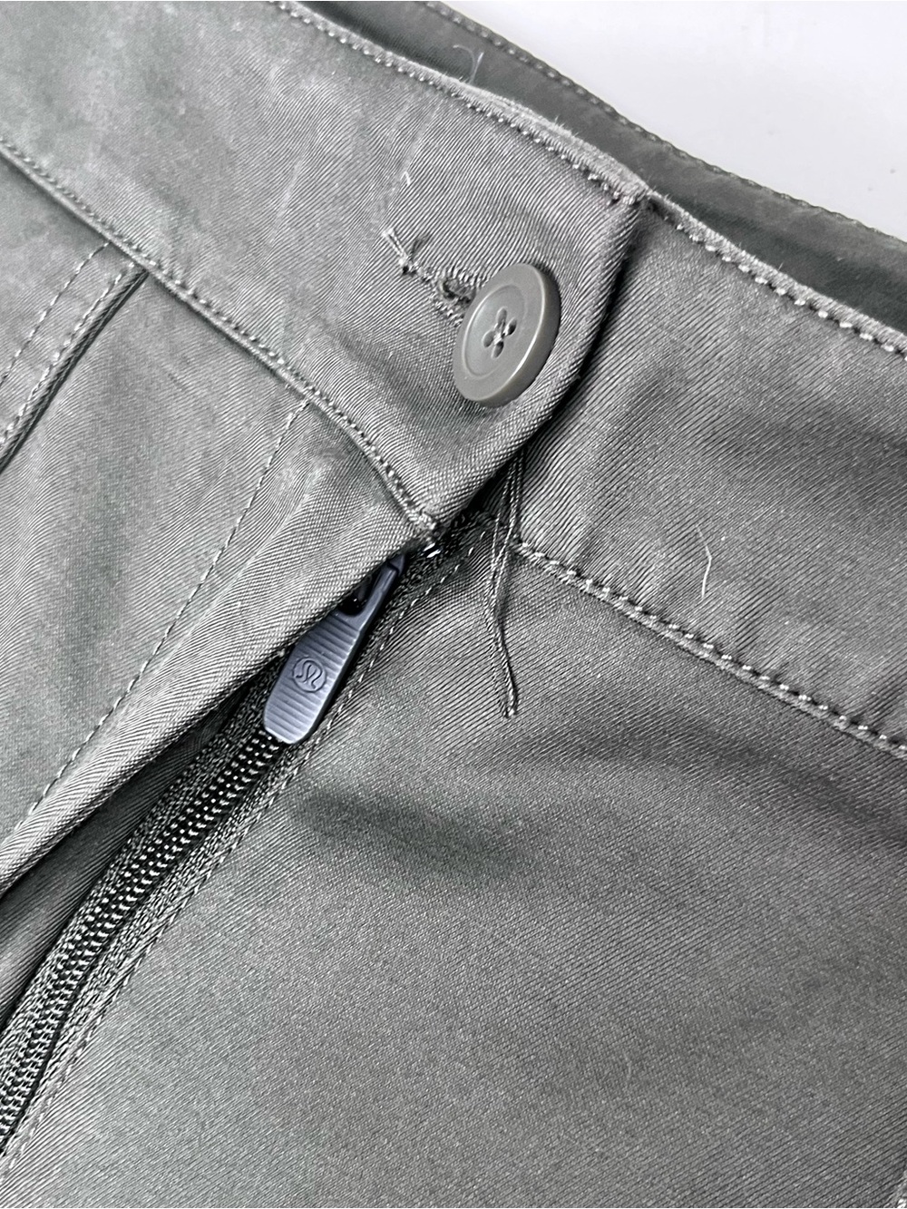 Lululemon This Instant Dark Olive Qwick Chino Shorts Sz 8 - Picture 10 of 16